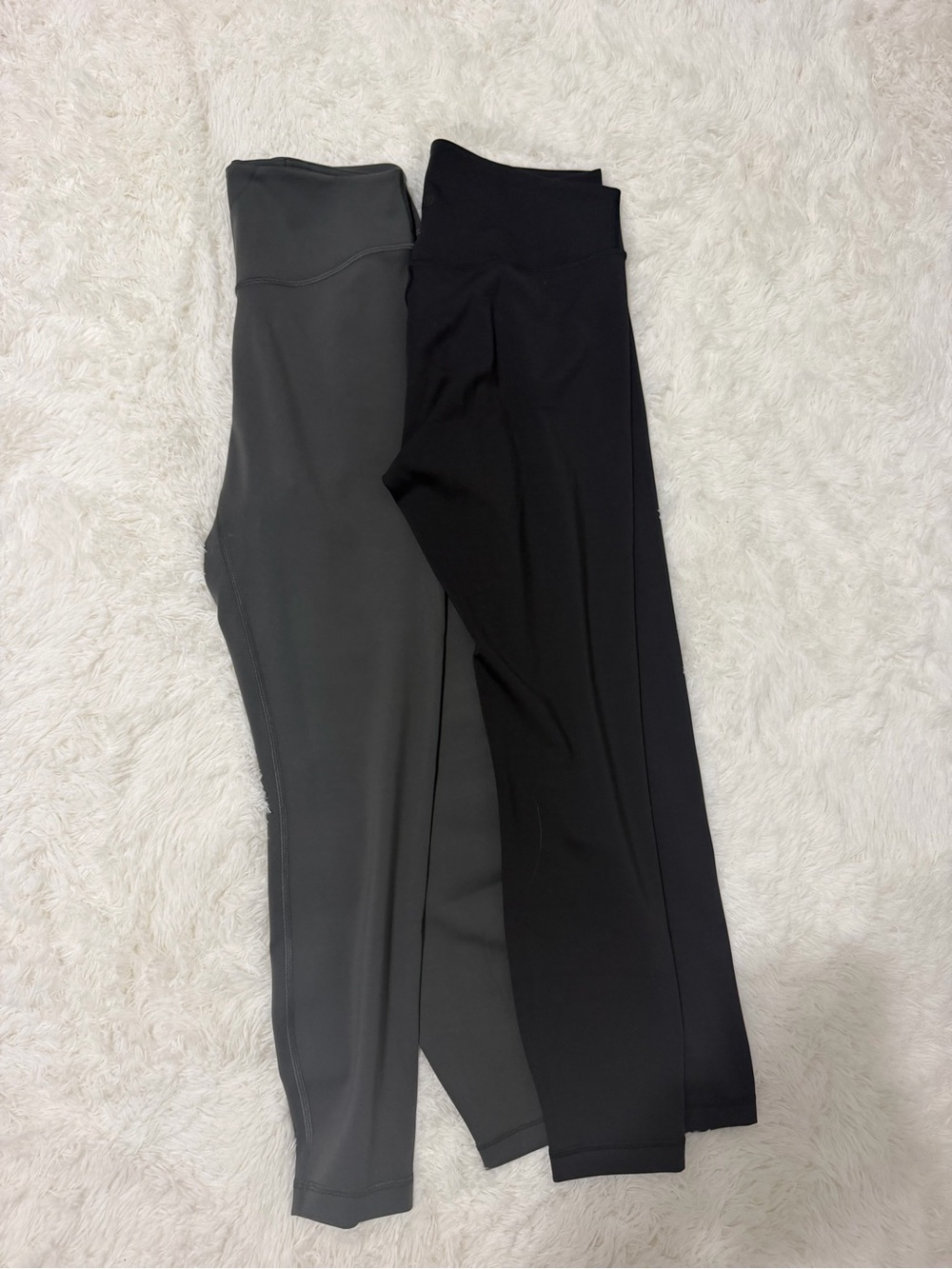 Lululemon wunder under smooth cover 25” leggings. Black and grey. Size 8.
